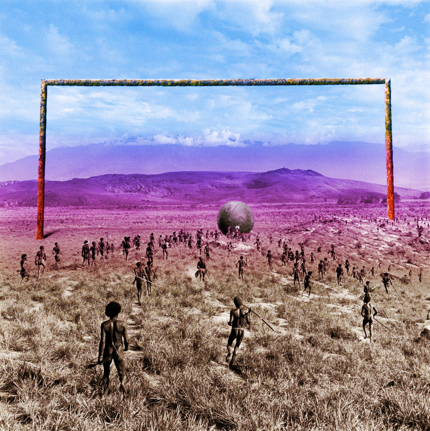 Tribu armée convergeant vers un ballon de foot et des buts géants